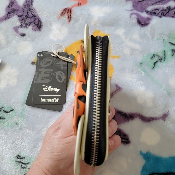 Loungefly Disney wallet - Picture 3 of 9